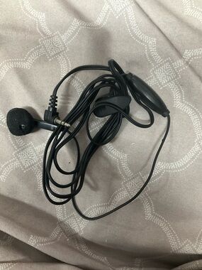 ⭐️ 10-4-$10- Black Wired Earbud Headset with 3.5mm Plug